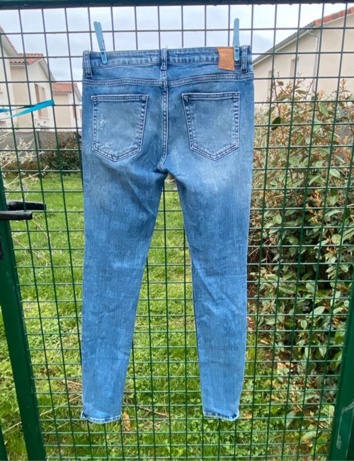 Jeans trouée - photo numéro 2