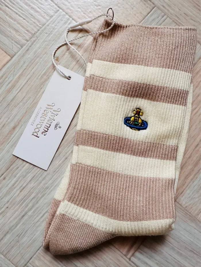 🇯🇵Made in Japan – Chaussettes Vivienne Westwood à rayures sable & crème - photo numéro 2
