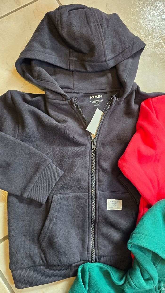 (NEUFS non portés) 🏷😍💙🥰superbe lot sweats zippés molleton et molletonnés 4ans Garçon 💙😍🥰 - photo numéro 7