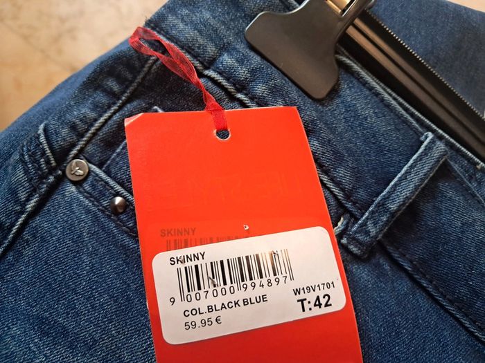 Les petites bombes jean T.42 neuf - photo numéro 8