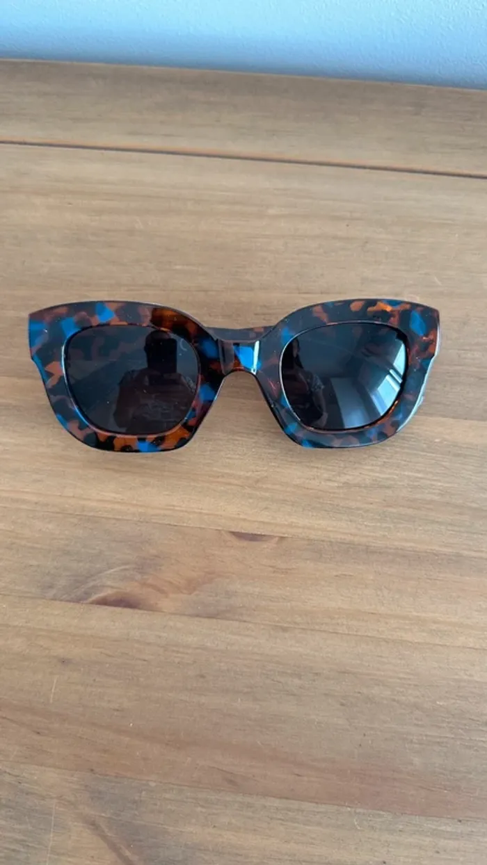 Lunettes de soleil - photo numéro 2