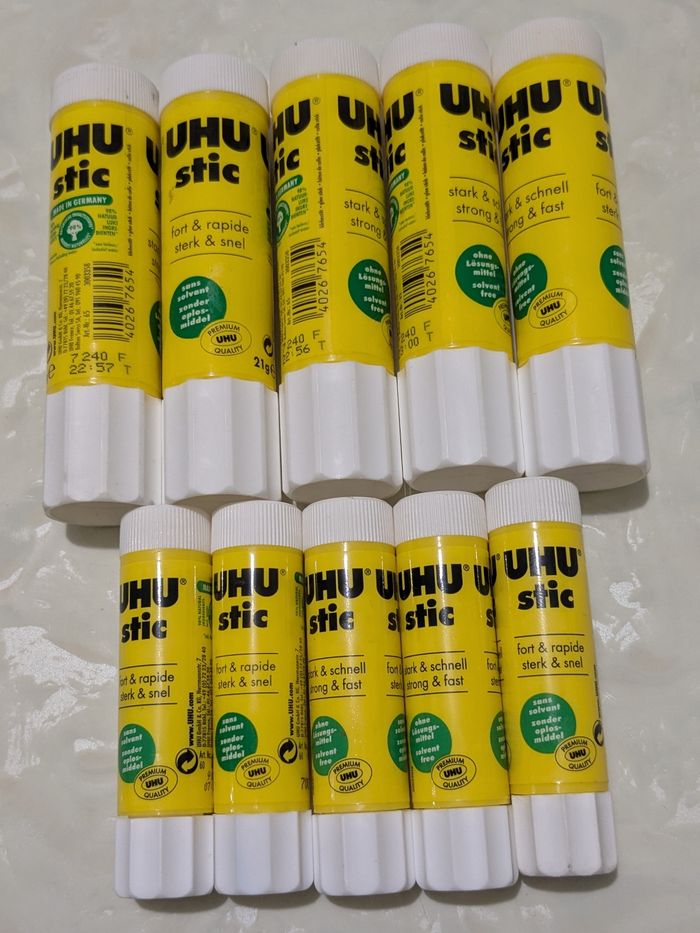 Lot de 10 Bâtonnets de colle UHU .