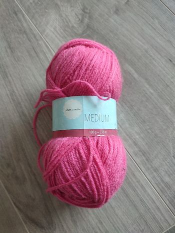 Pelote de laine rose