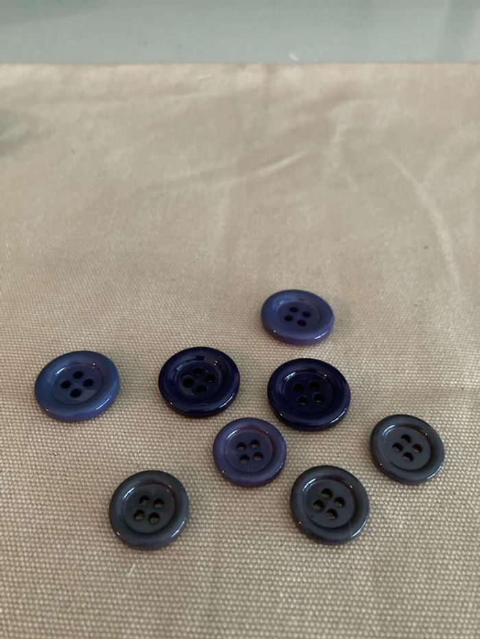 Boutons violet et gris