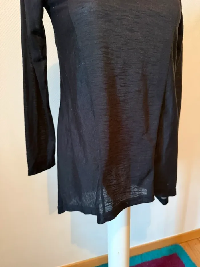 T- shirt manche longue noir en très bon état taille 38 toumai - photo numéro 4