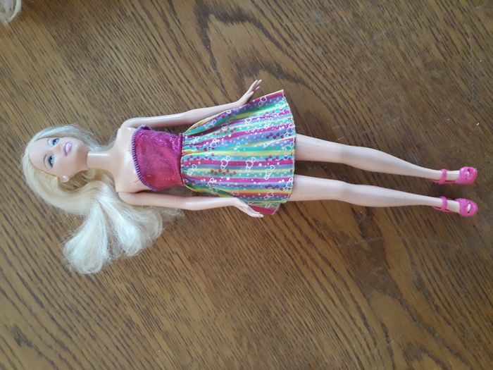 Lot de 3 Barbie avec 2 tenues chacune - photo numéro 7