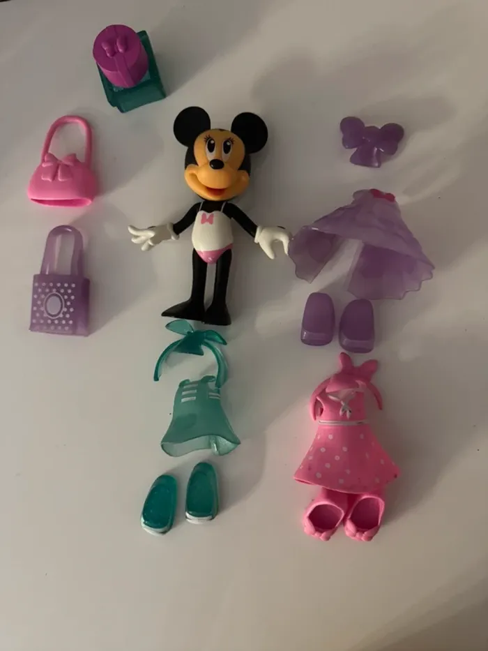 Minnie avec 3 tenues