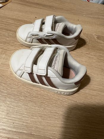 Baskets adidas bébé