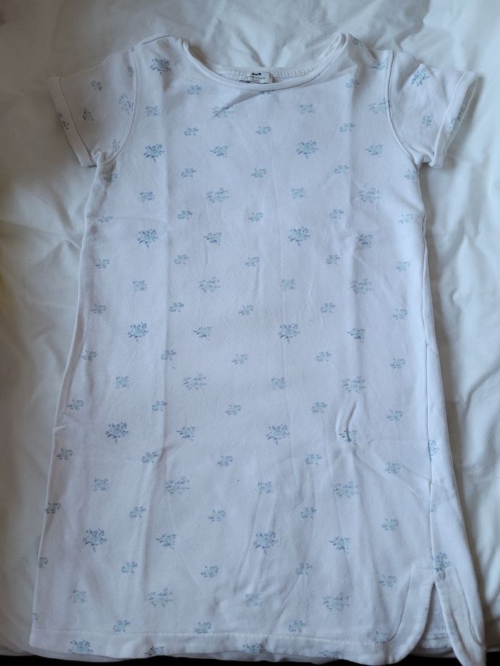 Robe blanche à motifs bleus cyrillus