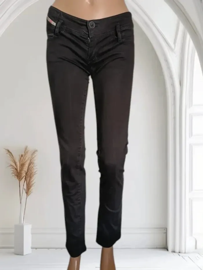 Jean Diesel modéle matic ,coupe straight fit ,taille basse ,stretch - photo numéro 3