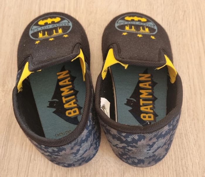 Chaussons taille 28 TBE - photo numéro 2