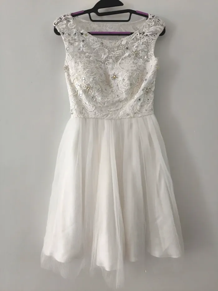Robe blanche en dentelle et tulle – Taille XS – État neuf