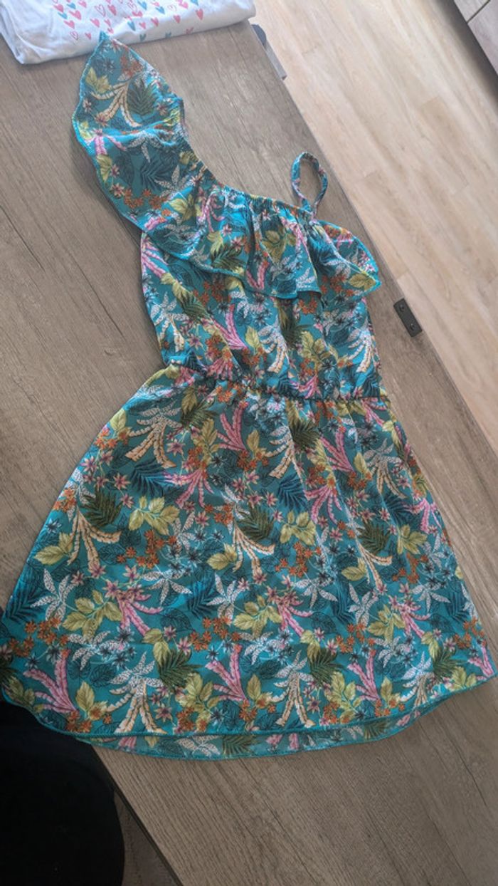 Robe tropicale asymétrique