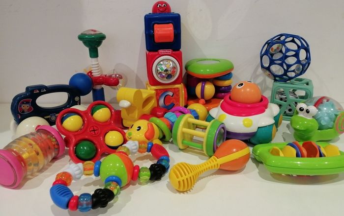Lot de jouets bébé