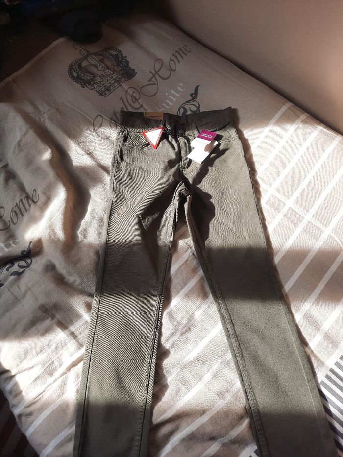 Jeans stretch taille 8 ans neuf