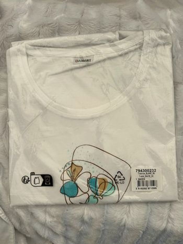 T-shirt avec strass bleus