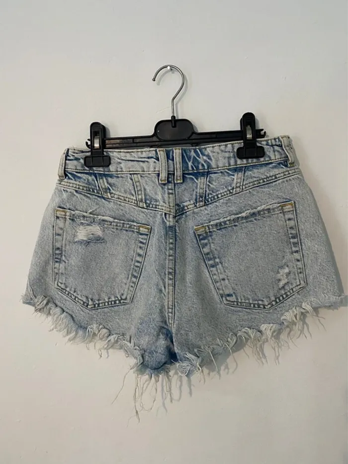 Short en jean destroy – Taille M – Bershka - photo numéro 2