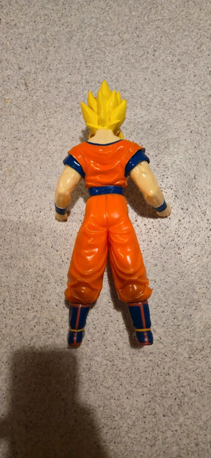 Figurine Son goku super sayan 1989 - photo numéro 2
