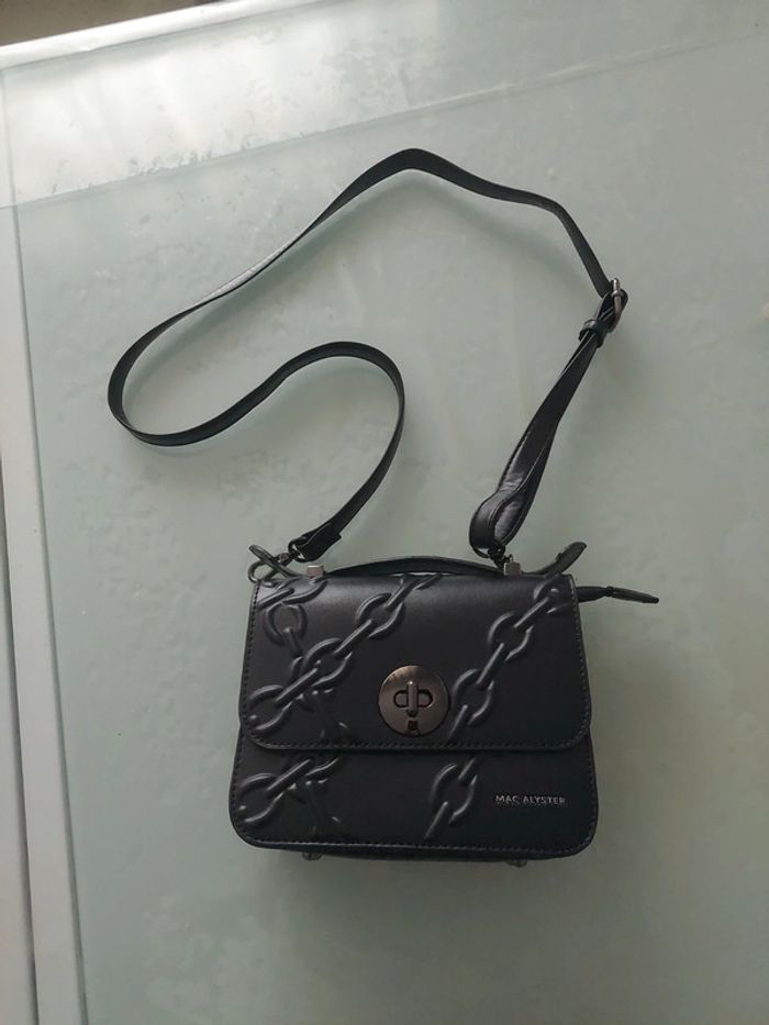 Sac Mac Alyster.