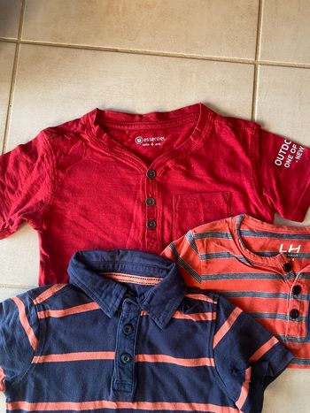Lot de deux t-shirt et un polo pour garçons