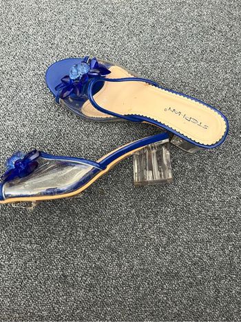 Mules bleu roi  avec perles sur le devant