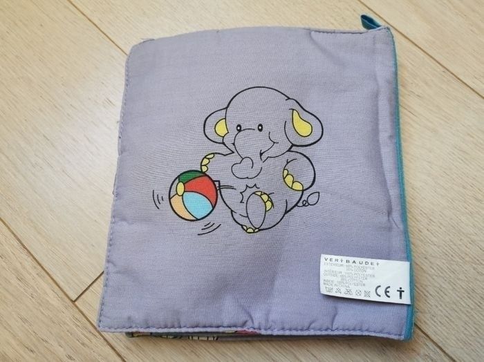 3 livres d'éveil en tissu + 1 livre pour le bain offert - photo numéro 8