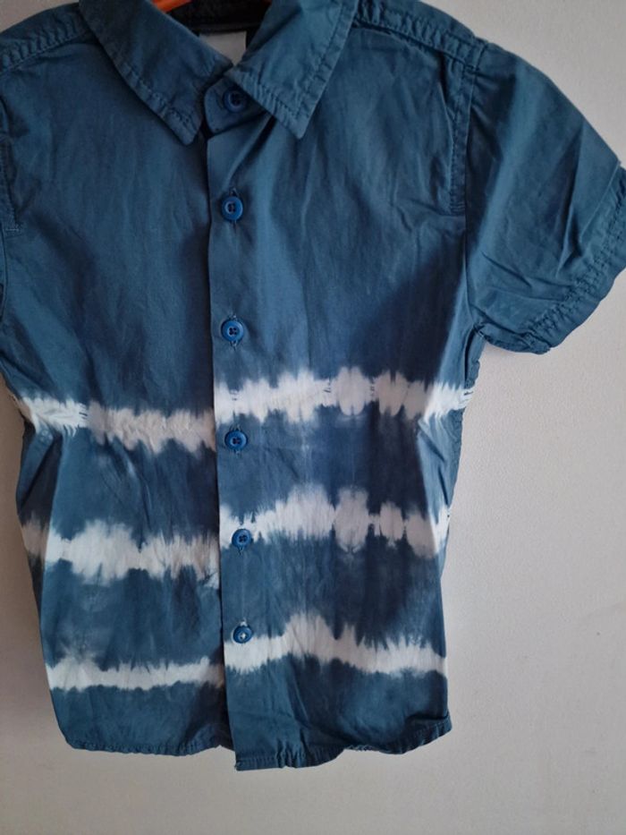 Chemise garçon 4 ans C&A neuve sans étiquette - photo numéro 2