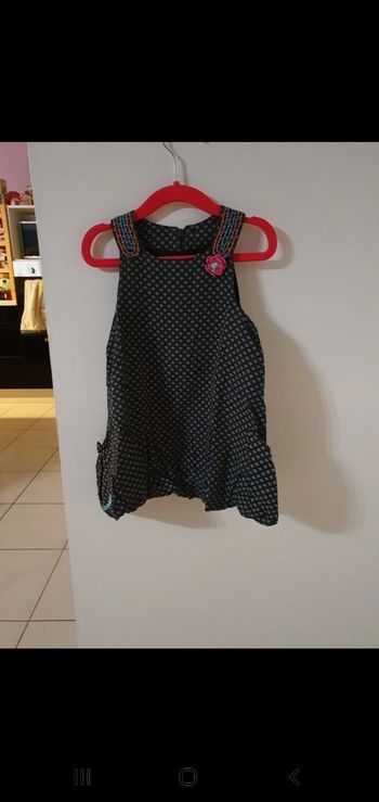 Robe a bretelles noir et petites fleurs blanches 2 ans orchestra