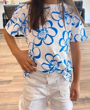 Tshirt à fleur fille 7/8ans Zara 🩵🤍