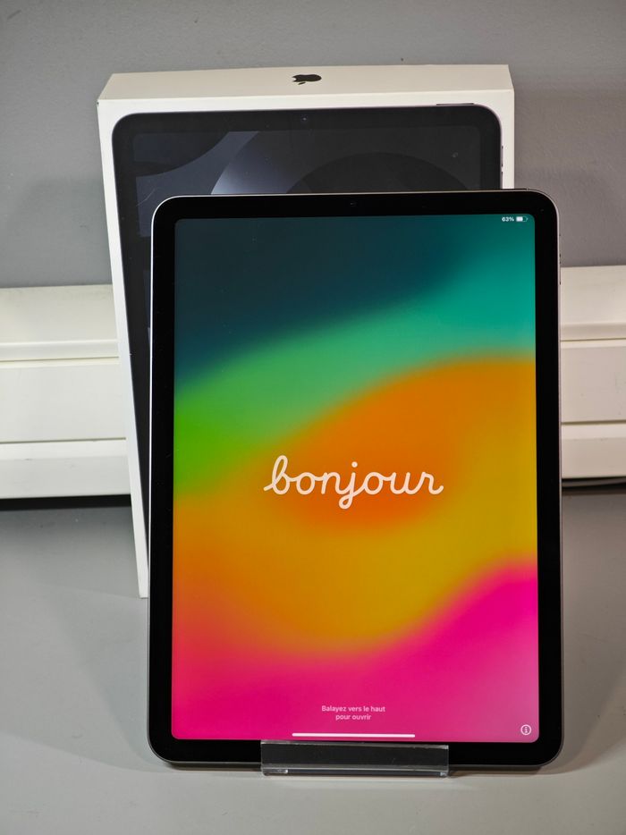 Tablette Apple iPad Air 5th Génération /10.9"/ Wifi/ 64Go/ Space Grey/ A2588/ 2 pochettes - photo numéro 2