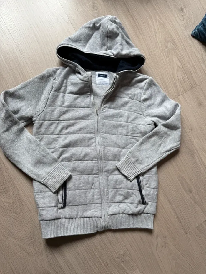 Gilet zipé capuche okaidi gris clair bleu marine 10 ans