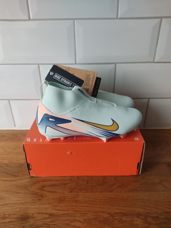 Crampons Nike T 32 - photo numéro 3