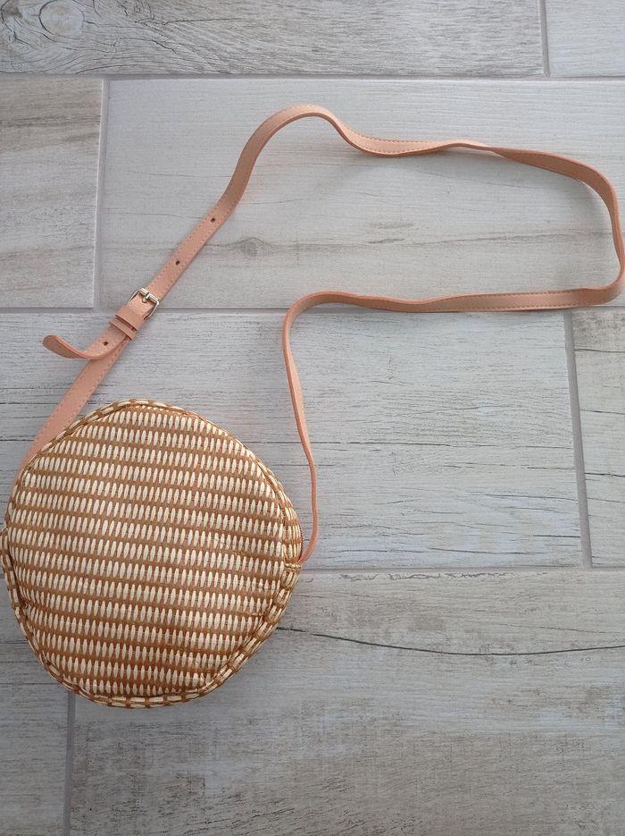 Sac bandoulière rond "effet osier"