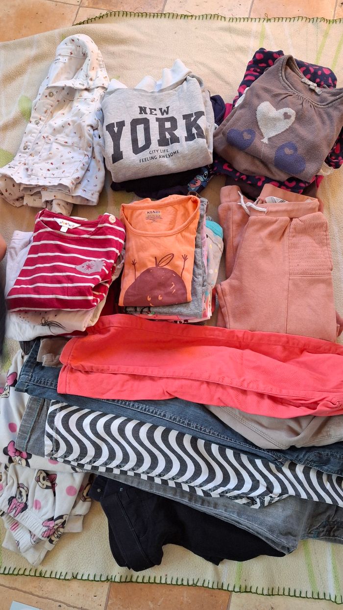 Lot vêtements fille 5ans - photo numéro 2