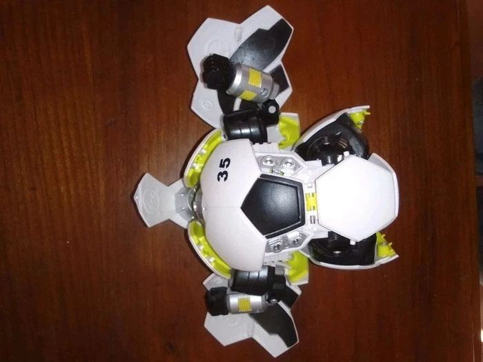 Robot transformer ballon de foot - photo numéro 3