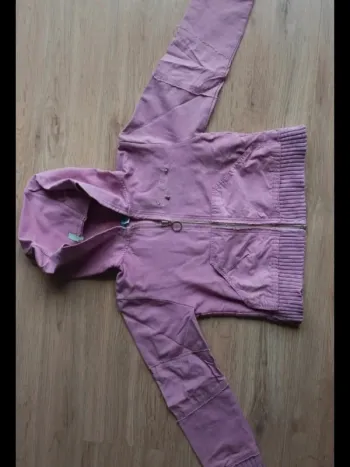 gilet zippé à capuche lilas avec breloques étoiles avec poches ooxoo 6ans