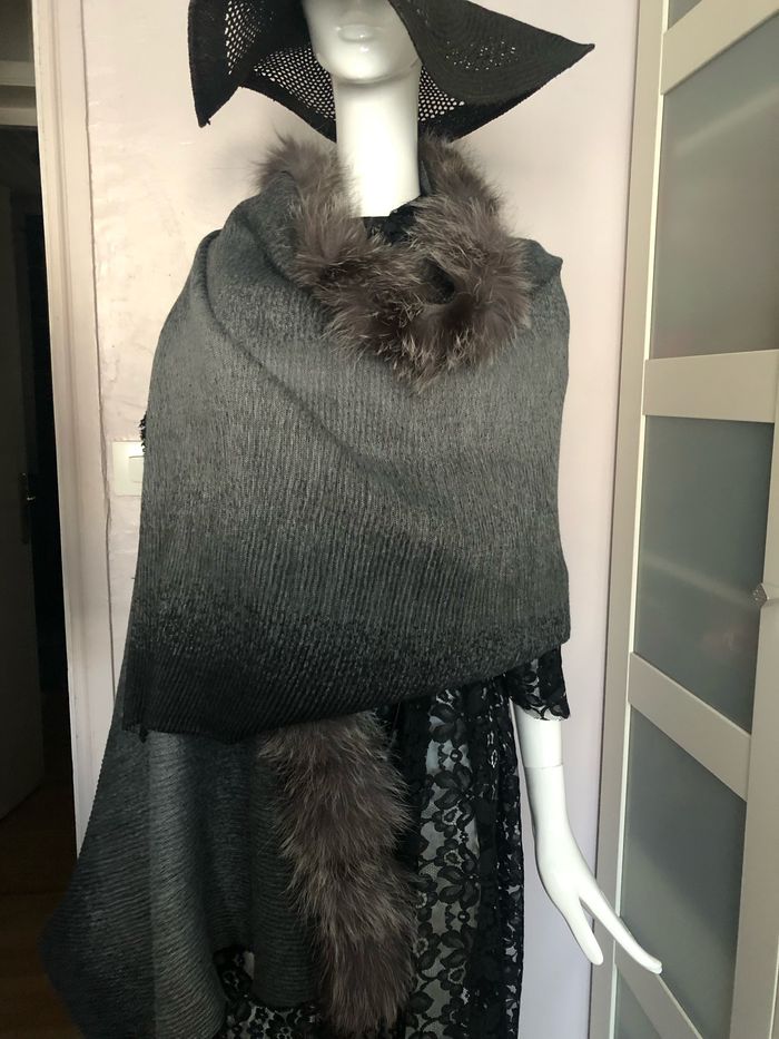 Grande étole bord fourrure - photo numéro 3