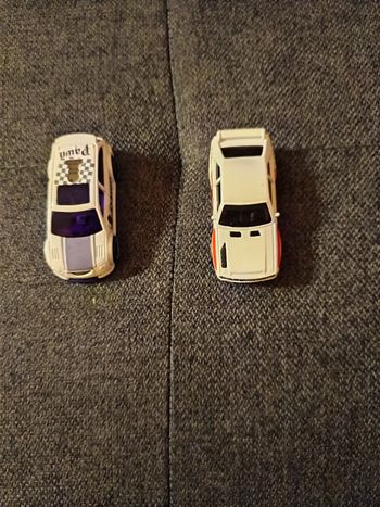 Lot de 2 Petites voitures hot Wheel