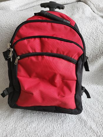 Valise sac a dos rouge et noire