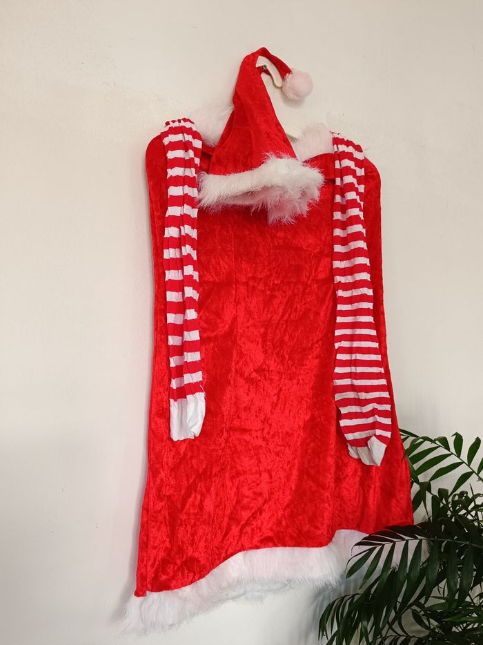 Robe de mère-Noël.   jambières et Bonnet - photo numéro 5
