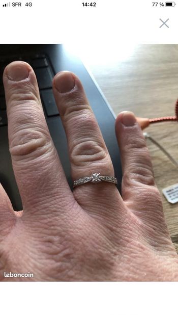 Solitaire en or blanc 9 carats  et diamants  💍