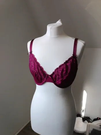 Soutien-gorge bordeaux TEX 100C
