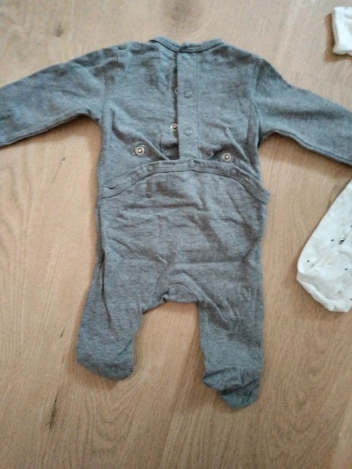 Lot 2 pyjamas fin Kiabi taille 1 mois - photo numéro 5