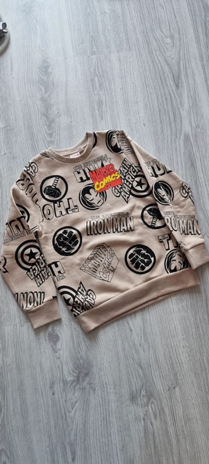 Pull Marvel Avengers 6/7ans 122cm