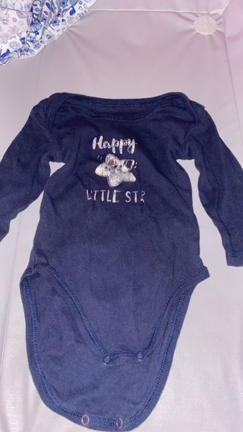 Lot de 2 body et un pull taille 6mois