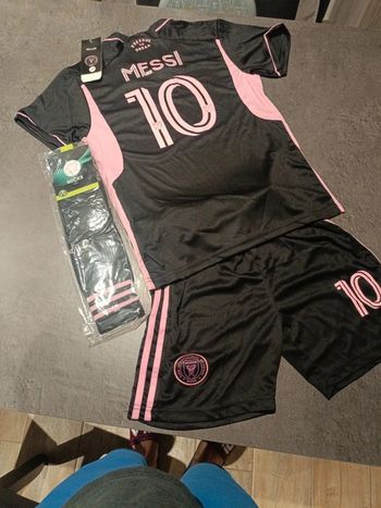 Tenue football Léo Messi Inter Miami noir/rose. T.24