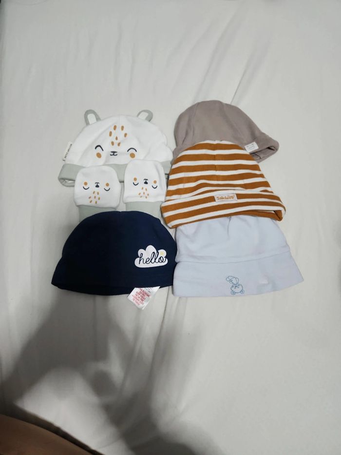 Lot de bonnet de naissance