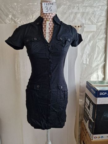 Robe, noir, en coton & elasthanne, en très très bon état, longueur 73cm,marque Jennyfer =5€
