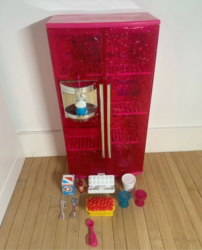 Barbie Treats To TV Refrigerator Set vintage 2010