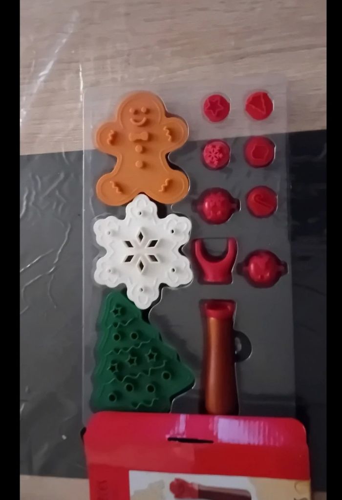 Coffret Pâtisserie Magique de Noël Emporte-pièces et Tampons - photo numéro 3